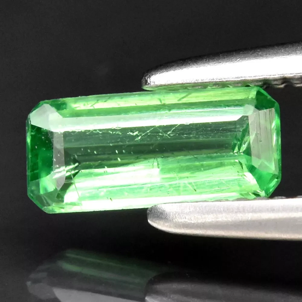 0.35 карат. Природний цаворит гранат-котагон