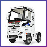 Дитяча електромобіль-ва вантажівка Mercedes Benz M 4208 з пультом радіокерування для дітей 3-8 років Білий, фото 2