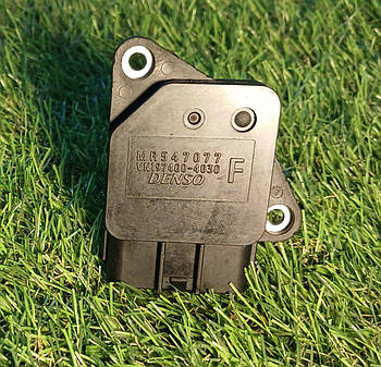 Датчик потоку дмрв/витрата повітря, витратомір Mitsubishi L200,Pajero, Mazda MR547077, 1525A016