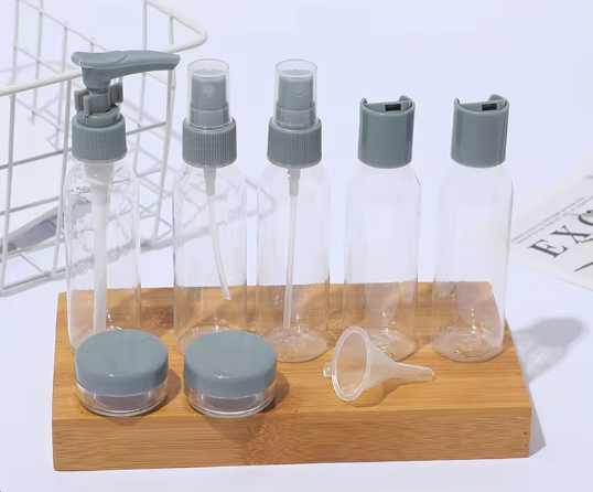 Дорожня пляшка-розпилювач із кришками 9 in 1 Travel Bottle Set