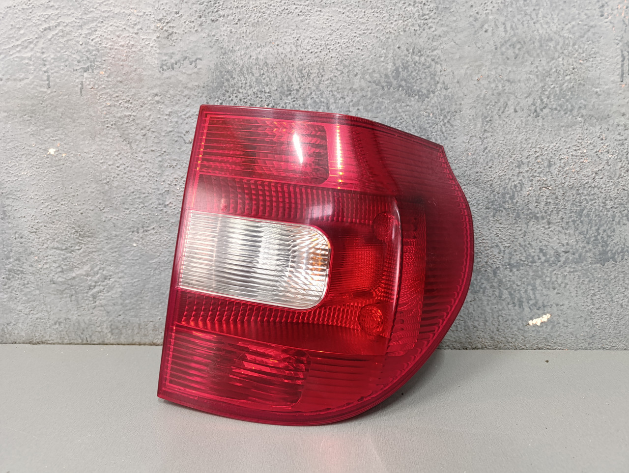 Skoda Yeti 09-13 ліхтар правий задній 5L0945096