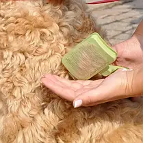 Пуходерка для собак і котів Safari Self-Cleaning Slicker Brush слікер з самоочищенням M 10,5х6,5 см, фото 5