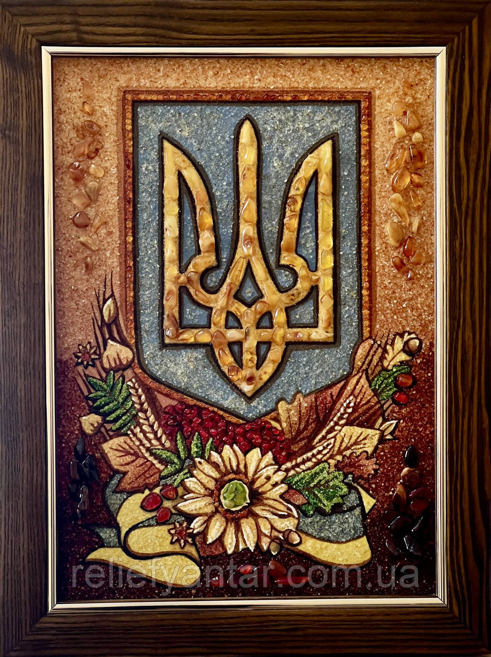 Картина з бурштину " Герб України Тризуб" 30*40 см