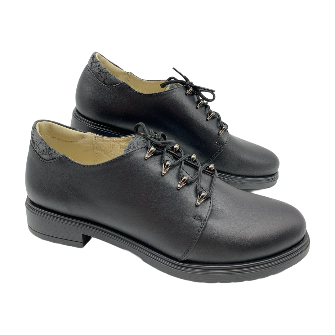 Туфлі повсякденні із шкіри чорного кольору на низькому підборі “Style Shoes”