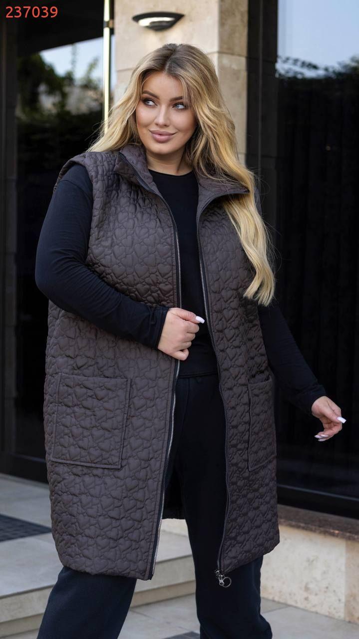 Жіноча довга стьобана жилетка з плащівки Канада, темний шоколад, подвійна змійка, великі розміри 50–60, фото 1