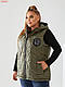 Стильний стьобаний жилет з кишенями, зручний глибокий капюшон, декорована нашивкою з камінням, якісна фурнітура, фото 5