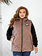 Стильна жилетка прямого крою з кишенями на змійці, зручний глибокий капюшон, декорована лампасами з камінням, якісна фурнітура., фото 4