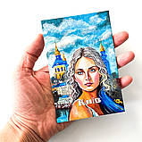 Картина по дереву ручної роботи 10х15 см Дівчина КИЇВ на підставці Український сувенір, фото 5