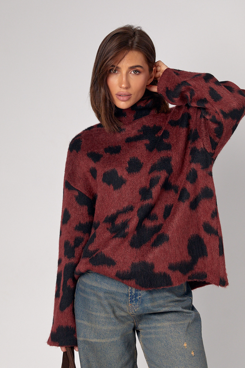 Жіночий светр oversize з леопардовим принтом - бордовий колір, модель 2394