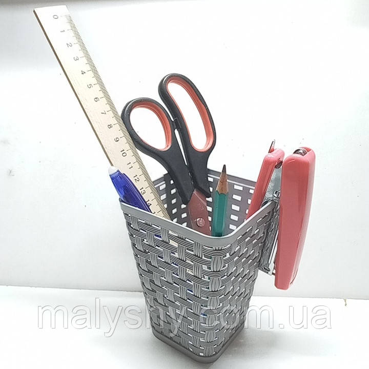 Підставка-стакан настільний для ручок канцелярського приладдя / пластиковий на стіл, без наповнення / "Ротанг" світло-сірий, фото 1