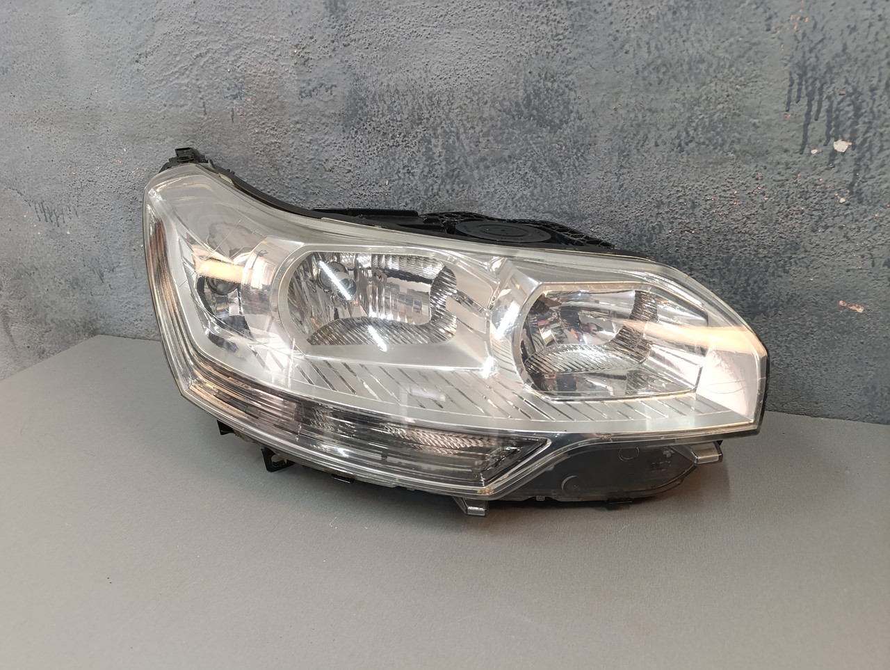 Citroen C5 2008-2017 Фара права 9684845280