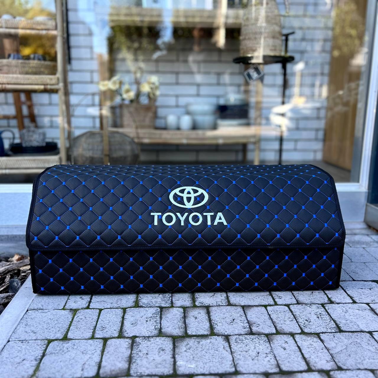 Органайзер в багажник з вишивкою Toyota, чорний з блакитною ниткою, 80 см, автомобільний органайзер в авто, фото 1
