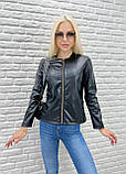 Лаконічна куртка жіноча демісезонна шкіряна куртка весняна курточка з екошкіри на осінь коротка куртка, фото 9
