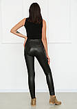Стильні шкіряні штани на флісі батал жіночі теплі штани легінси з екошкіри шкіряні утеплені штани, фото 3