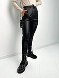 Теплі жіночі штани з екошкіри на хутрі зимові штани шкіряні штани на флісі утеплені штани екошкіра на хутрі, фото 2