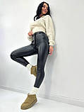 Стильні шкіряні штани на флісі теплі штани жіночі утеплені штани з екошкіри штани жіночі флісові, фото 2