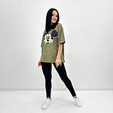 Трикотажна жіноча футболка оверсайз із принтом мікі модна турецька футболка варенка базова розмір 50-52, фото 8