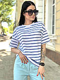 Подовжена жіноча футболка біла в смужку трикотажна якісна турецька футболка оверсайз з принтом, фото 3