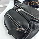 Комфортна жіноча сумка через плече крос боді з накладною кишенею сумка містка з широким ремінцем, фото 5