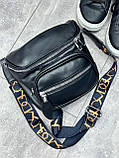 Комфортна жіноча сумка через плече крос боді з накладною кишенею сумка містка з широким ремінцем, фото 10