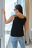 Комфортна жіноча майка без рукавів з леопардовим принтом футболка майка на широких бретелях під піджак, фото 4
