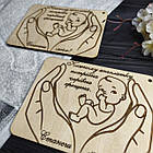 Дерев'яні запрошення на хрестини, сувенір для хрещених батьків "Малюк у руках", фото 2