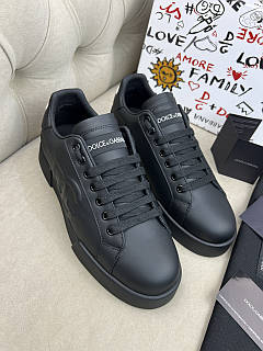 Кросівки чоловічі шкіряні чорного кольору з об'ємним лого