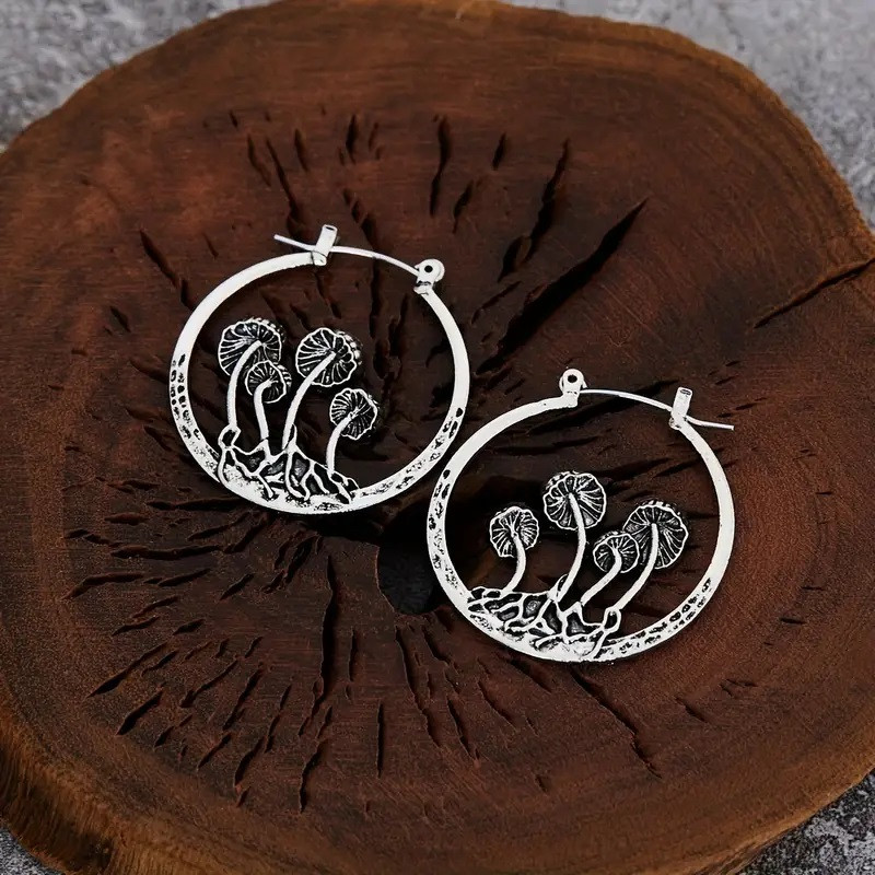 Жіночі сережки кільця з грибами металевого кольору