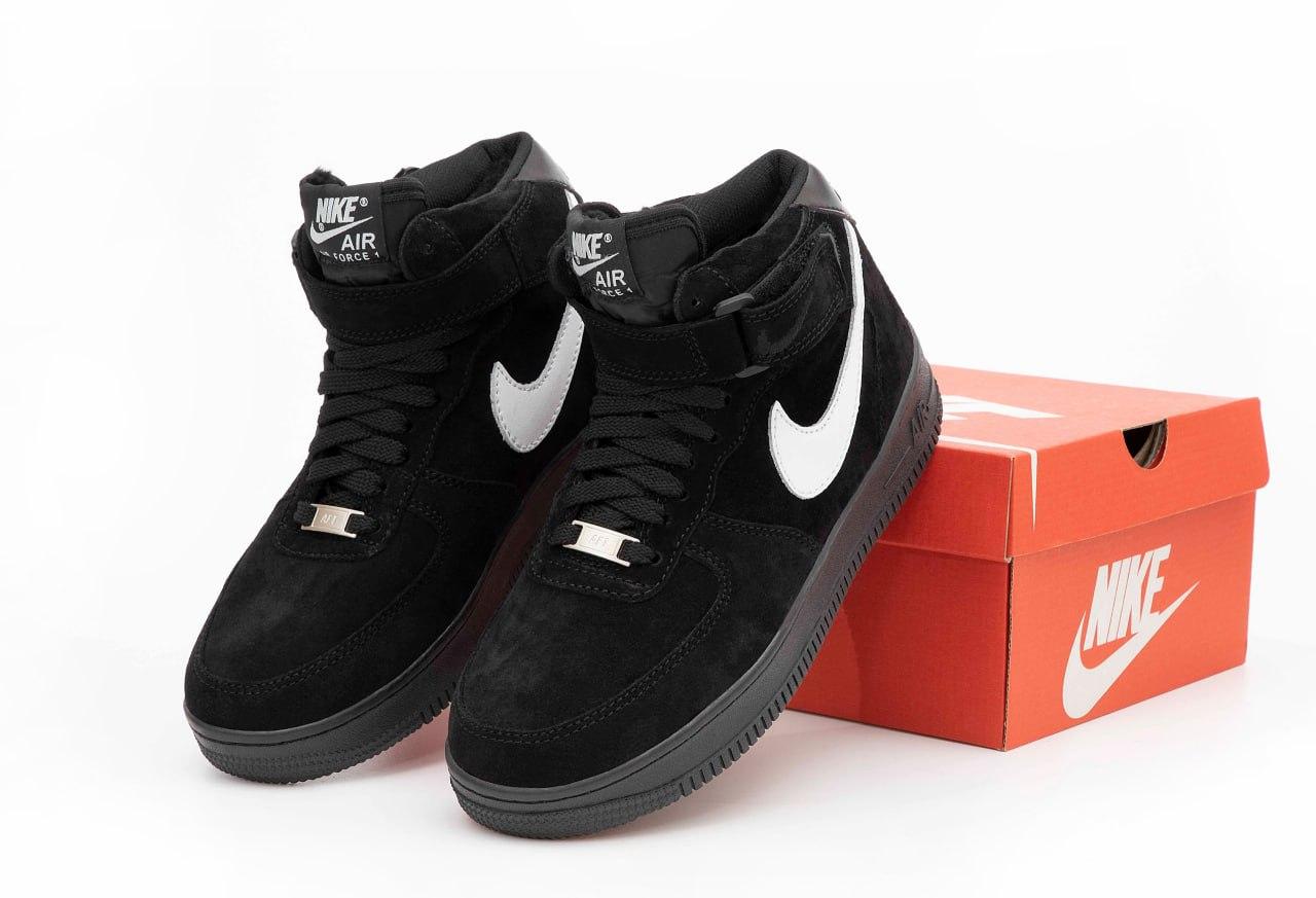 Чоловічі зимові кросівки Nike Air Force Winter Total Black High Найк Аір Форс чорні з білим замшеві з хутром високі, фото 1
