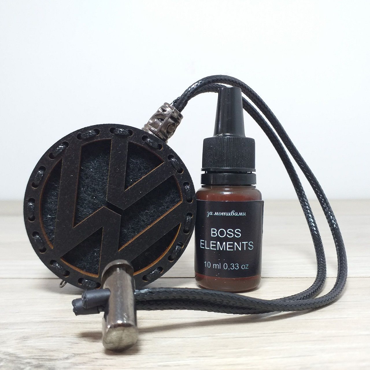 Ароматизатор в авто з дерева та повсті з логотипом Volkswagen Аромат Boss Elements (KG-12052), фото 1