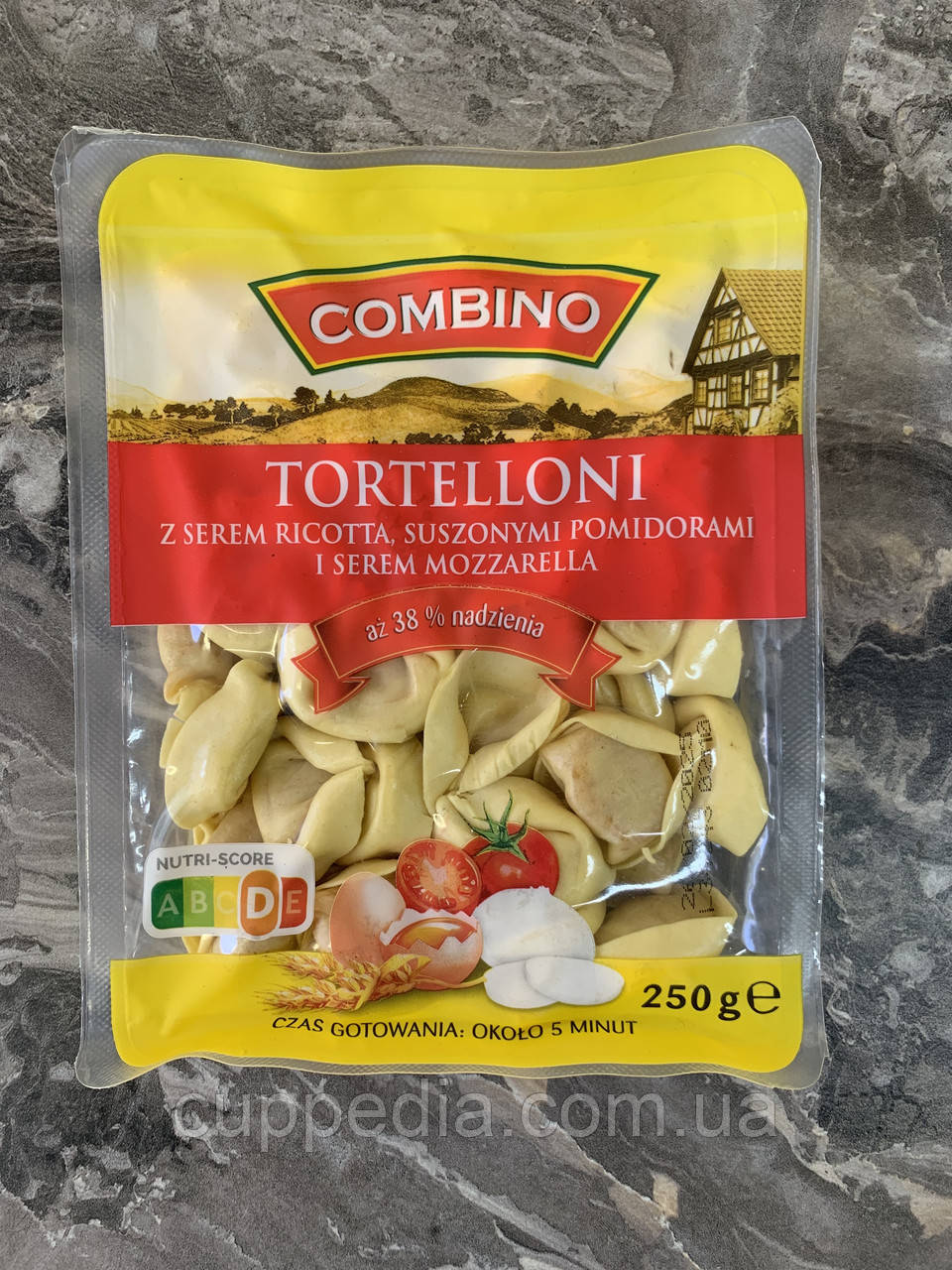 Combino Tortellini з сиром рікотта, в'ялених томатів, моцарелли 250 грм