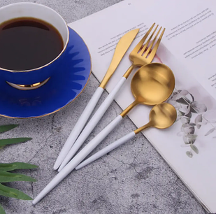 Набір столових приборів золото white із неіржавкої сталі 18/10 на 4 предмети.