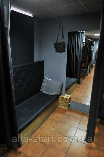 Дзеркало настінне в примірювальну