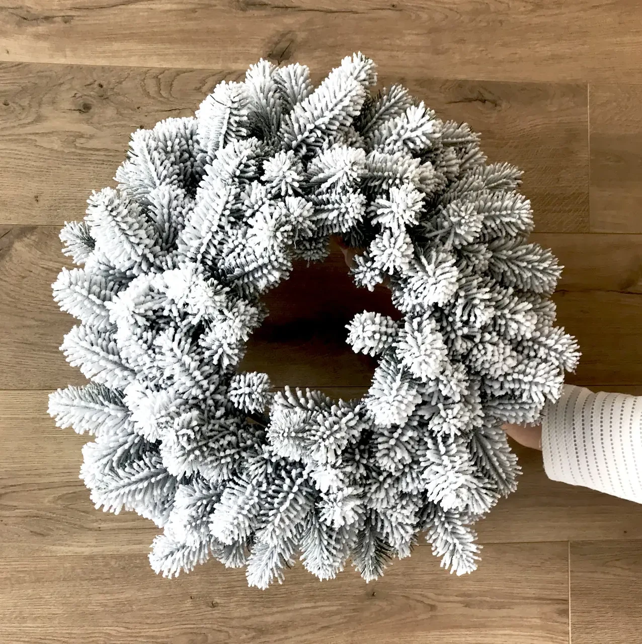 Засніжений новорічний вінок для дверей Хвоя Premium d-45 см -, фото 1