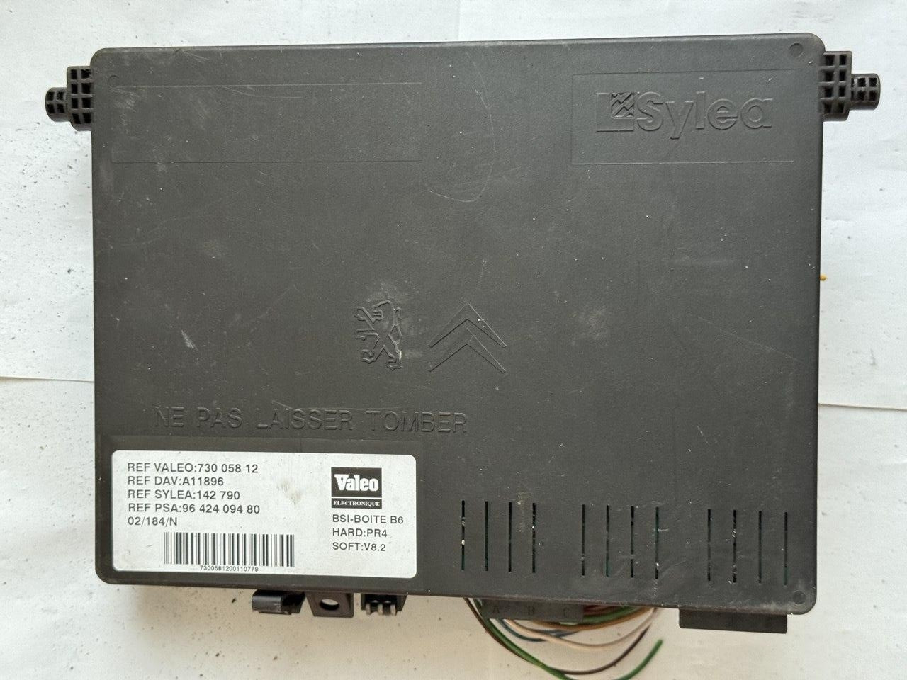 Електронний блок керування Peugeot / Citroen Valeo 730 058 12 / 73005812 / 96 424 094 80 / 9642409480