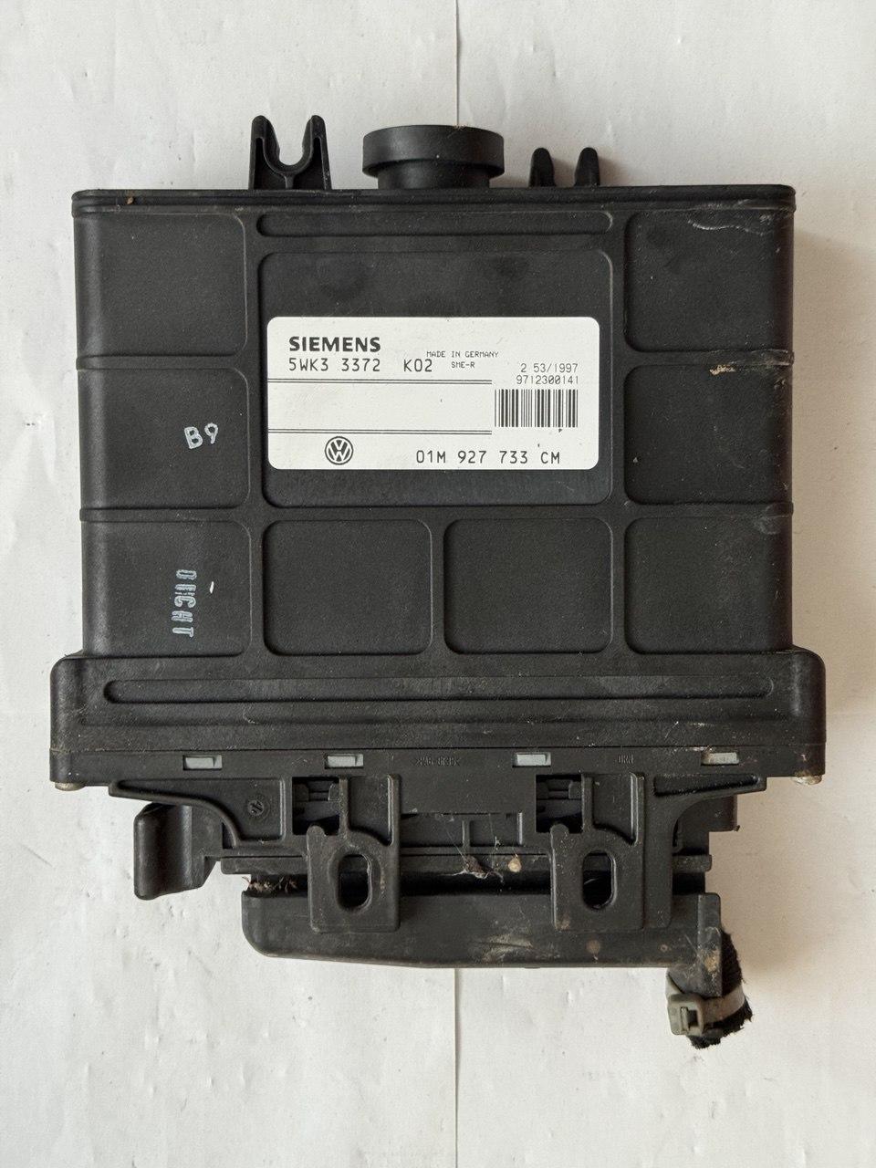 Електронний блок керування Volkswagen Siemens 01M 927 733 CM / 01M927733CM / 5WK3 3372 K02 / 5WK33372K02