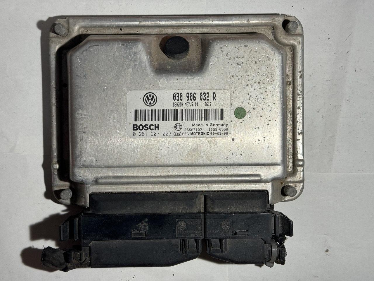 Електронний блок керування Volkswagen Bosch 030 906 032 R / 030906032R / 0 261 207 203 / 0261207203