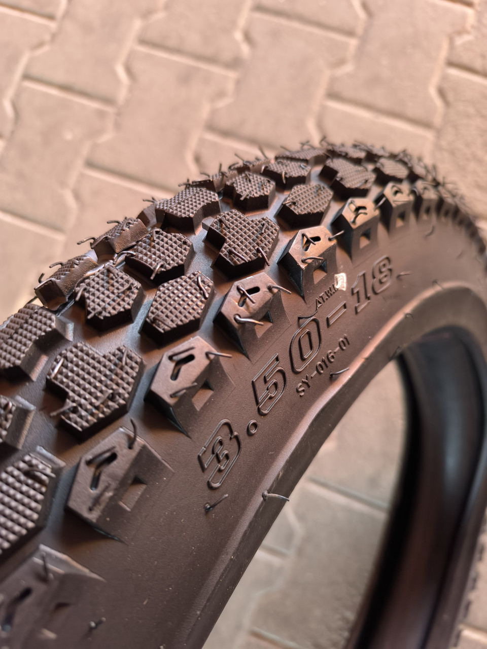 Мотошина 3,50-18 шип з камерою GAMA Резина на мотоцикл, фото 1