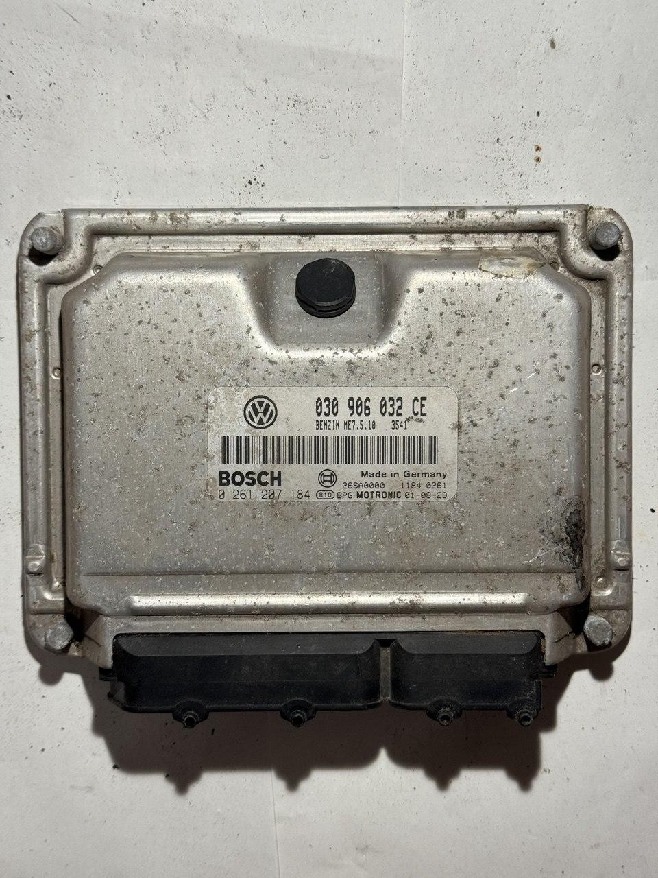 Електронний блок керування Volkswagen Bosch 030 906 032 CE / 030906032CE / 0 261 207 184 / 0261207184