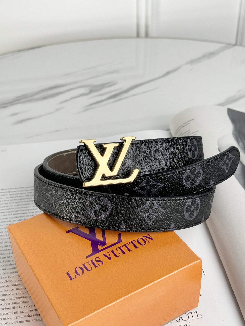 Вузький ремінь Луї Віттон Louis Vuitton чорний класичний золото