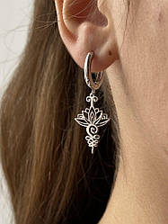 Сережки жіночі зі срібла на англійській застібці «Лотос» / Стильні срібні сережки підвіски