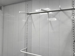 Обладнання для одягу в білому кольорі