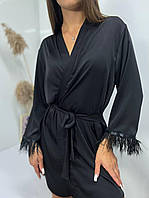 Шикарний шовковий халат з пір'ям у чорному кольорі