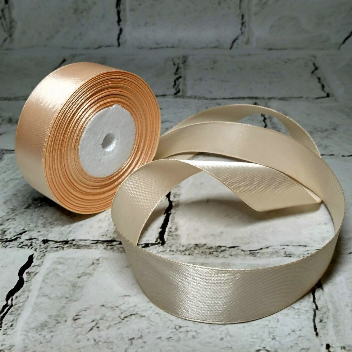 Стрічка атласна 2.5 см 23 метри Світло-персикова 58-5464