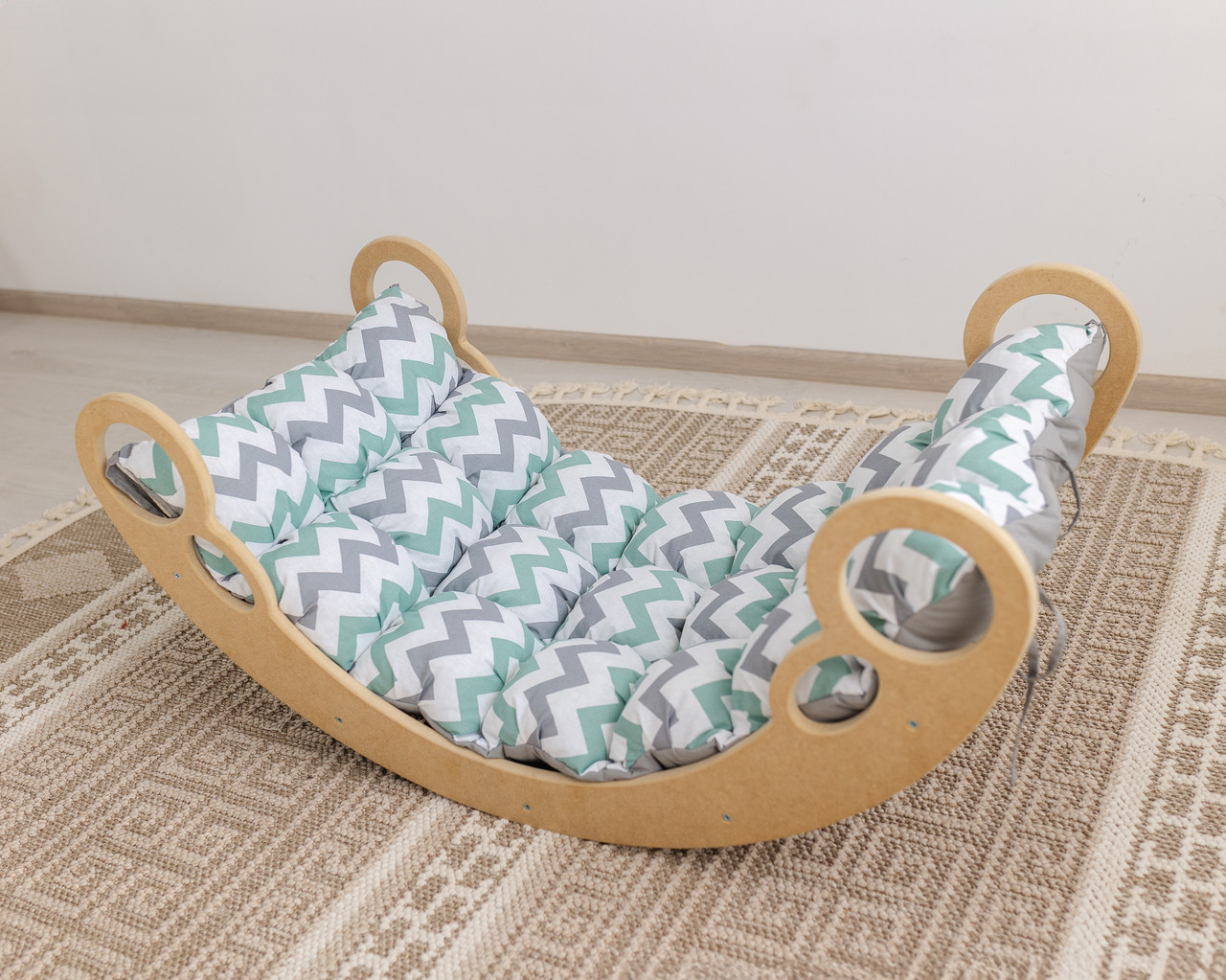 Дитяча гойдалка балансир з матрасиком М'ятні зигзаги