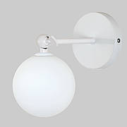 Бра "Globe Wall Light" з білим корпусом і білим матовим плафоном 10 см (61-W100F-1 WH+CLWH)