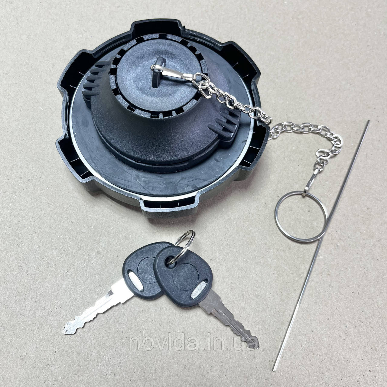 Кришка бака паливного 80 мм. (пластик із ключем і ланцюгом). RD19-65-238