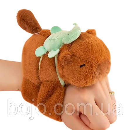 М'яка іграшка-браслет на руку "Капібара з рюкзачком" з хвостиком, Коричневий (360T), фото 2