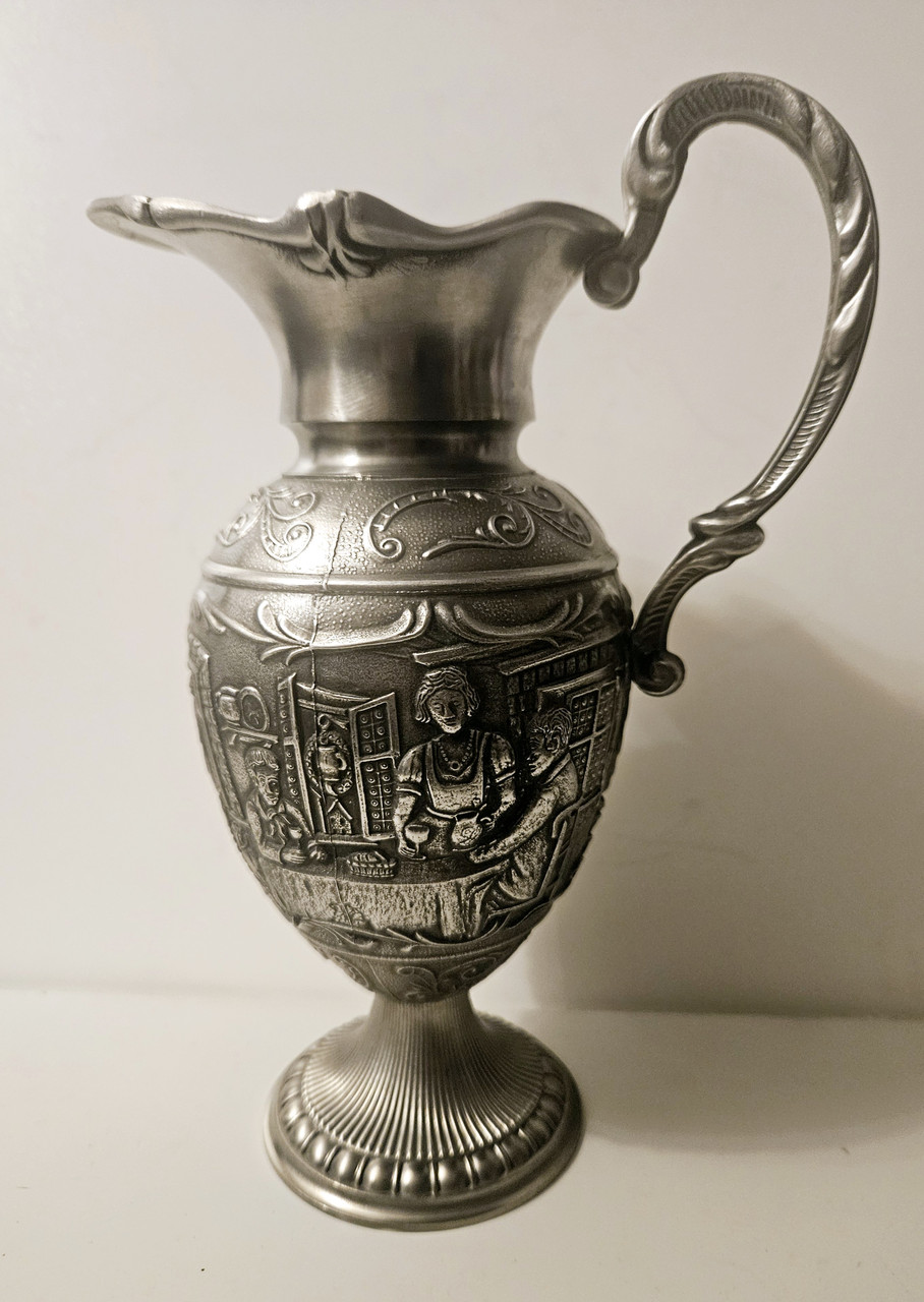 Шикарний олов'яний глечик