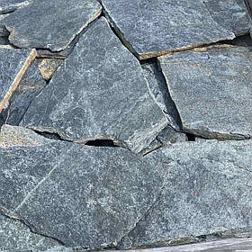 Фасадна плитка плашка із сланцю "Смарагд" дикий камінь для цоколя, фасаду, облицювання будинку, мощення доріжок